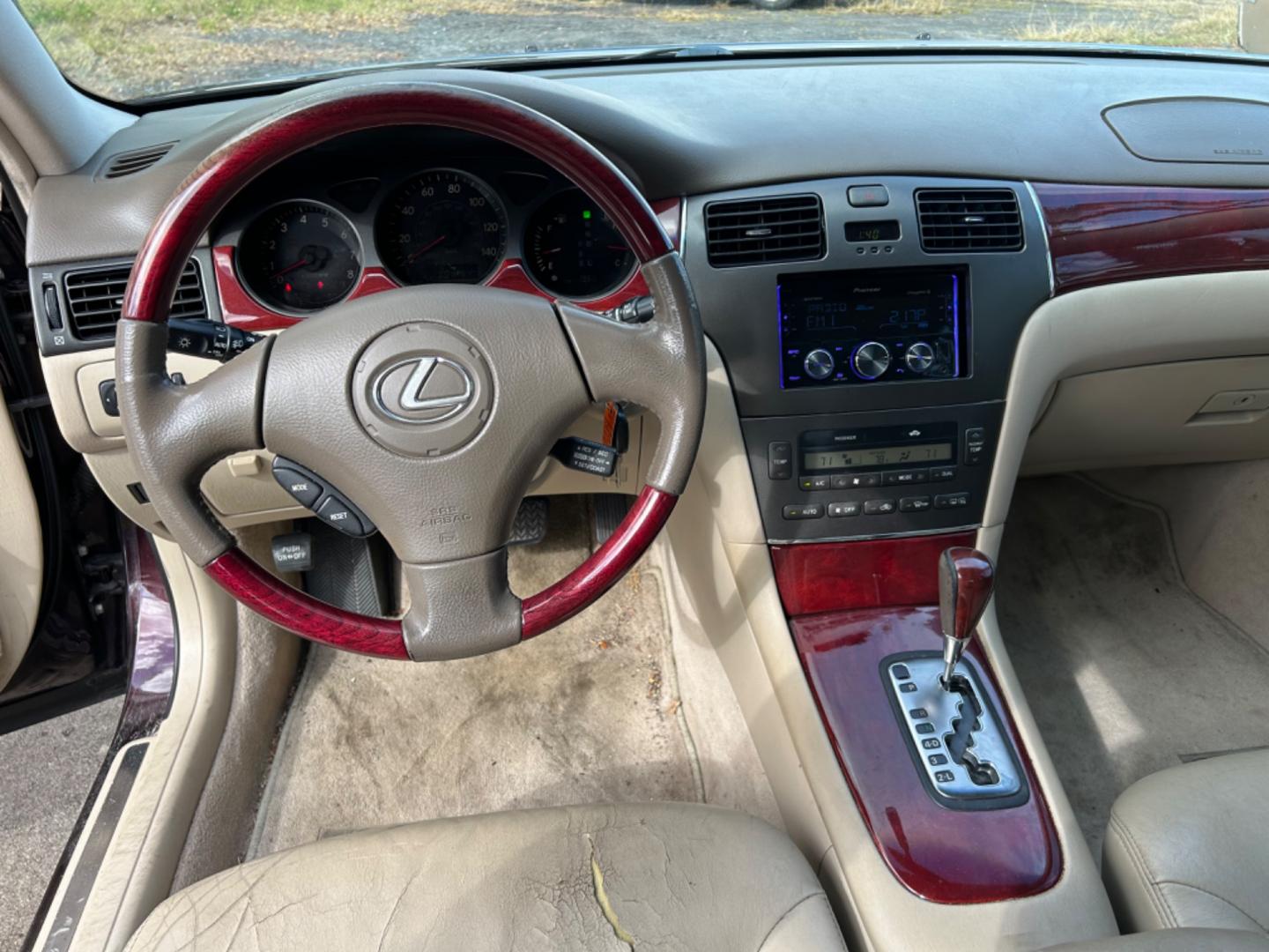 2002 Lexus ES 300 (JTHBF30G020) , located at 1758 Cassat Ave., Jacksonville, FL, 32210, (904) 384-2799, 30.286720, -81.730652 - $3500.00 CASH 2002 LEXUS ES300 MODEL ONLY 196,607 MILES LEATHER ALLOYS SUNROOF SPOILER REMOTE KEYLESS ENTRY RUNS AND DRIVES GREAT 4-DOOR AUTOMATIC TRANSMISSION ICE-COLD AIR-CONDITIONING CALL US NOW @ 904-384-2799 - Photo#8